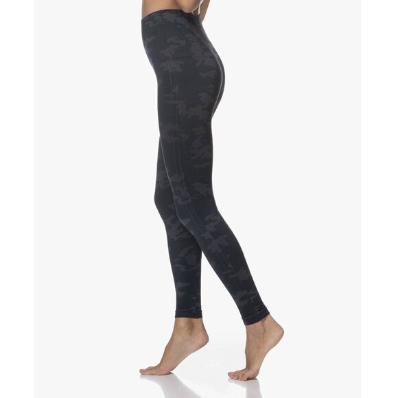 SPANX Pants - 🚨 SPANX Black Camo Seamless Leggings 24" Look at Me Now